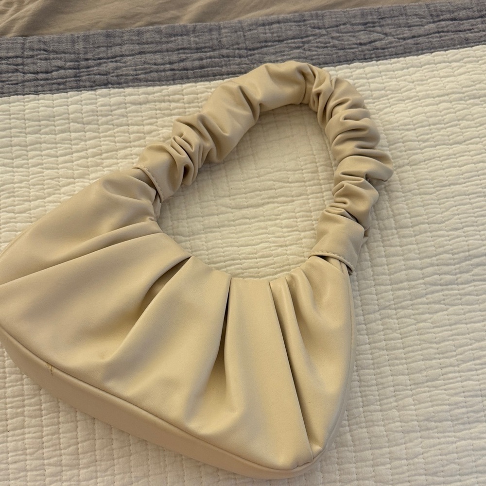 Elegant Cream Women's Bag - Picture 4 of 5
